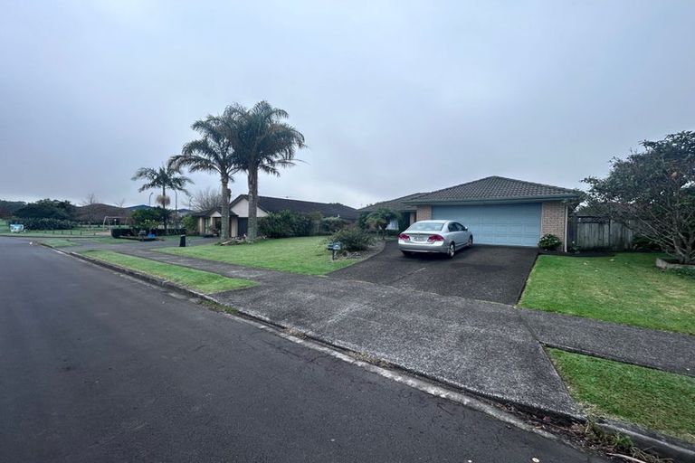 Photo of property in 17 Hillwell Drive, Henderson, Auckland, 0612