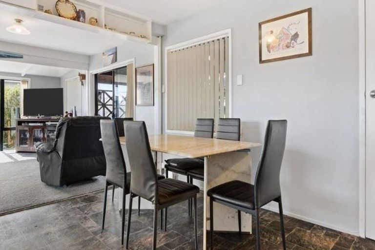 Photo of property in 17 Seymour Street, Hornby, Christchurch, 8042