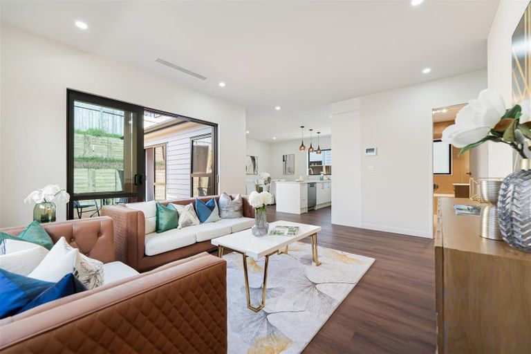 Photo of property in 19 Whakairo Crescent, Gulf Harbour, 0930
