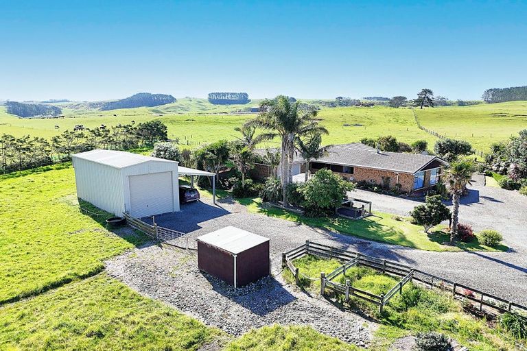 Photo of property in 242 Baylys Coast Road, Dargaville, 0377