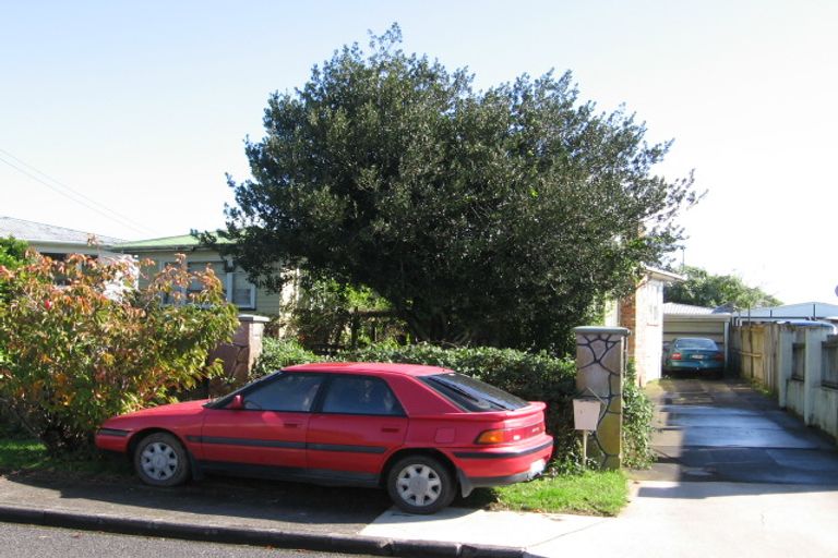 Photo of property in 15 Tindall Crescent, Otara, Auckland, 2023