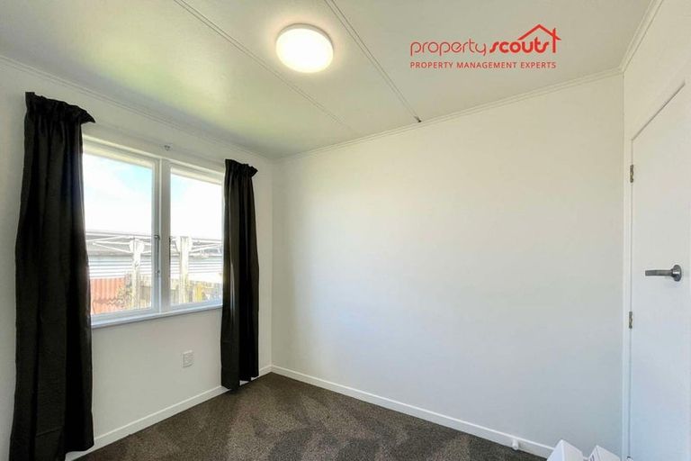 Photo of property in 4 Simons Street, Moturoa, New Plymouth, 4310