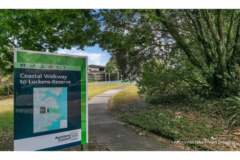 Photo of property in 38 Sailfish Drive, West Harbour, Auckland, 0618