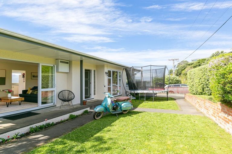 Photo of property in 73 View Road, Houghton Bay, Wellington, 6023