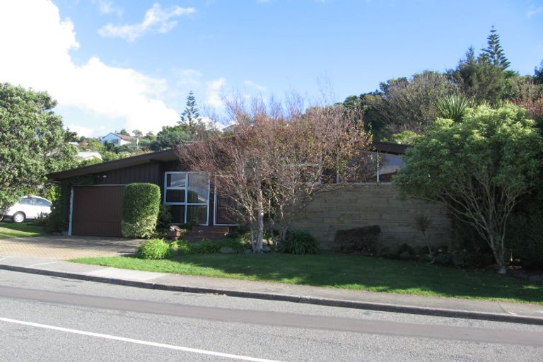 Photo of property in 73 Churton Drive, Churton Park, Wellington, 6037