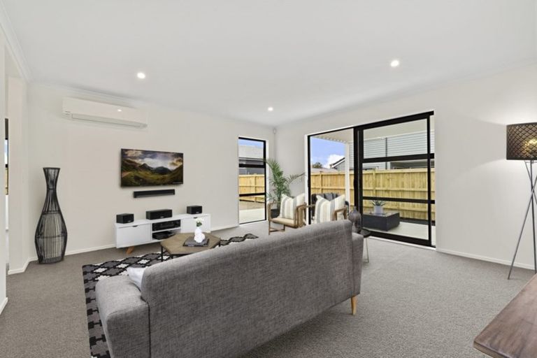 Photo of property in 4 Taikura Avenue, Red Beach, 0932