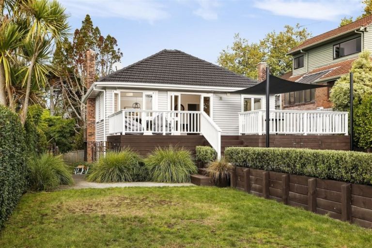 Photo of property in 18 Glade Place, Birkenhead, Auckland, 0626
