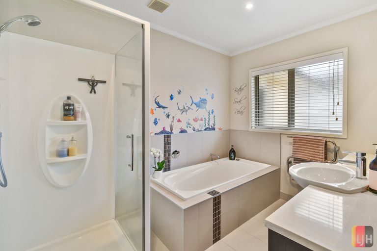 Photo of property in 242 Harbourside Drive, Karaka, Papakura, 2113