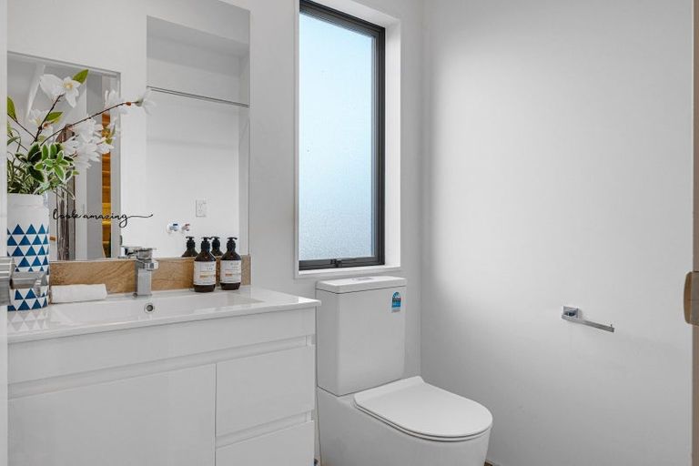 Photo of property in 1d Quincey Place, Massey, Auckland, 0614