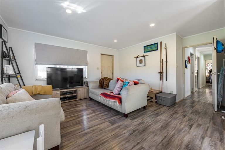 Photo of property in 42 Manston Road, Mangere, Auckland, 2022