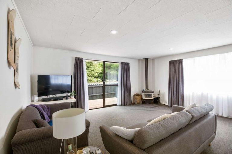 Photo of property in 70 Racecourse Road, Waiuku, 2123