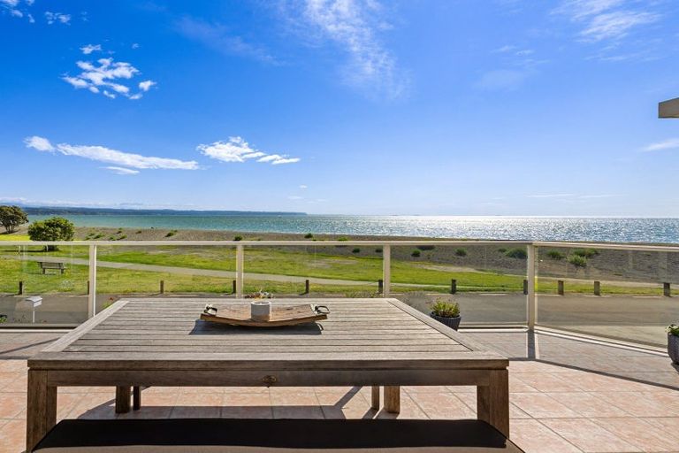 Photo of property in 2 North Terrace, Westshore, Napier, 4110