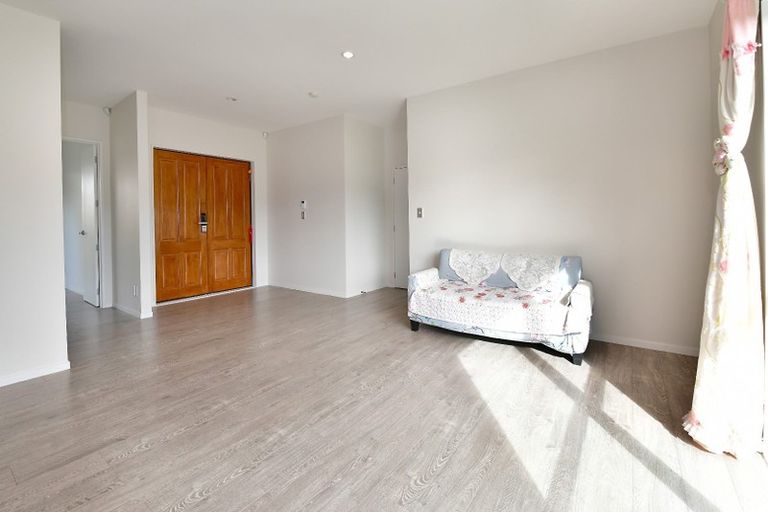 Photo of property in 16 Kahu Close, Orewa, 0931