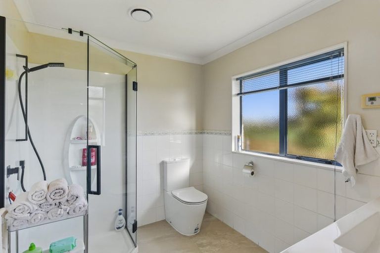 Photo of property in 41 Holcombe Drive, Paraparaumu, 5032