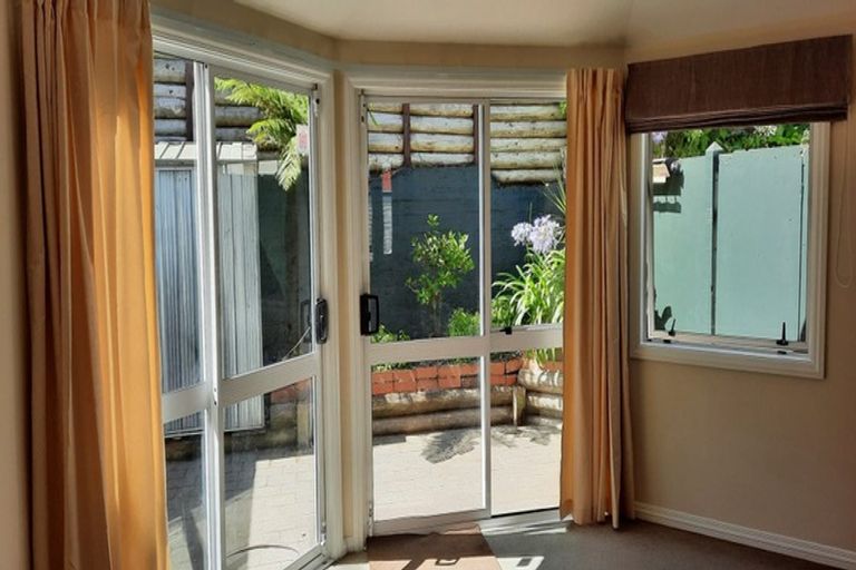 Photo of property in 2 Yale Road, Mount Cook, Wellington, 6021