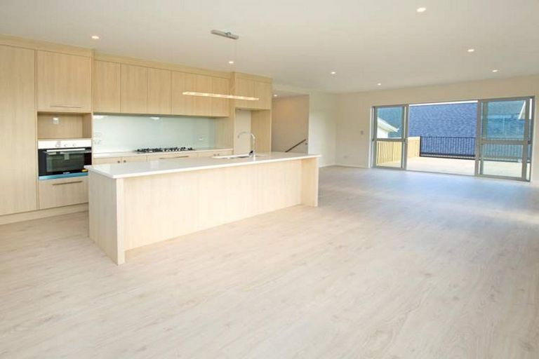 Photo of property in 15 Kaipuke Crescent, Gulf Harbour, Whangaparaoa, 0930