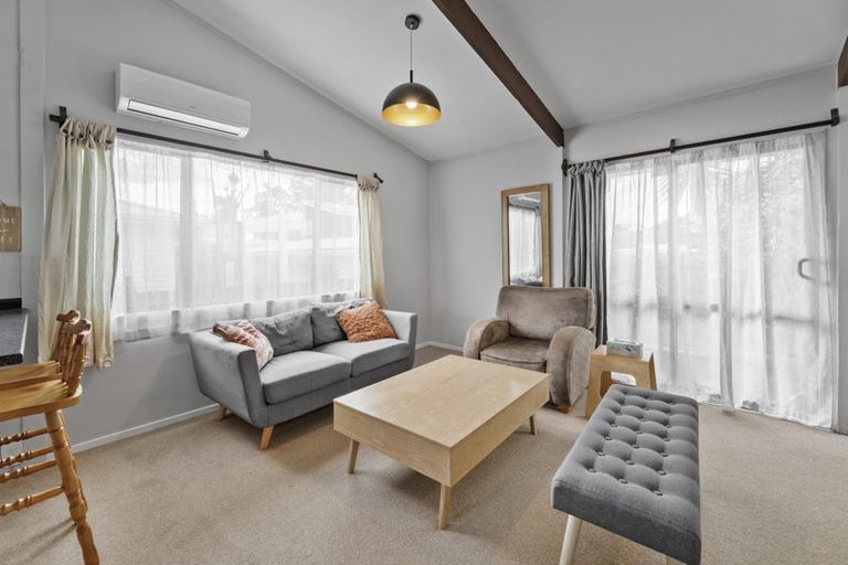 Photo of property in 2/180 Henderson Valley Road, Henderson, Auckland, 0612