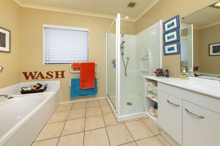 Photo of property in 13 Longford Park Drive, Takanini, 2112