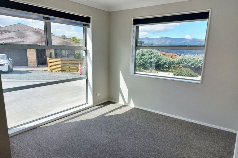 Photo of property in 31 Percy Kinsman Crescent, Riverstone Terraces, Upper Hutt, 5018