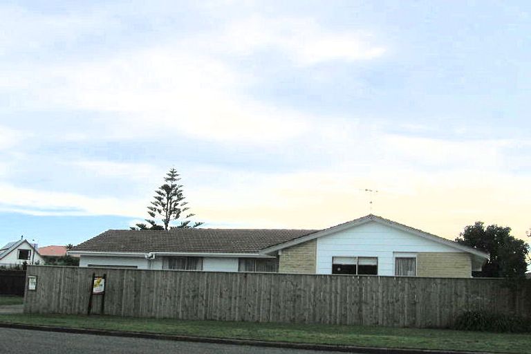 Photo of property in 261 Manly Street, Paraparaumu Beach, Paraparaumu, 5032