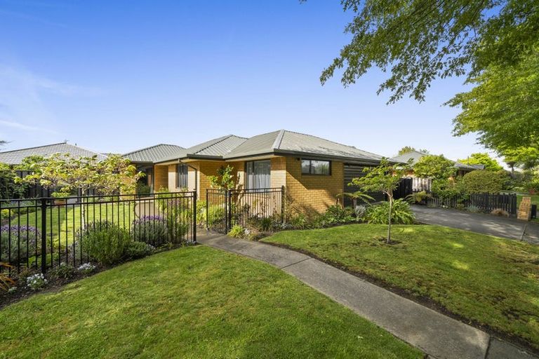 Photo of property in 5 Villa Grove, Ilam, Christchurch, 8041