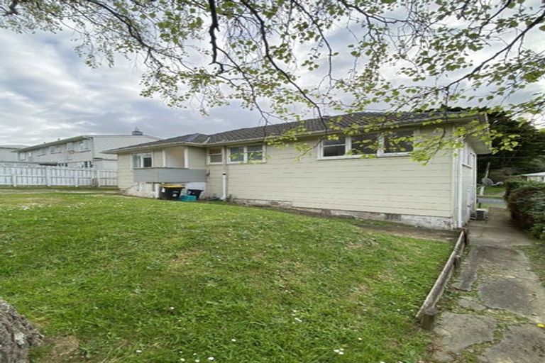 Photo of property in 60 Tremewan Street, Tawa, Wellington, 5028