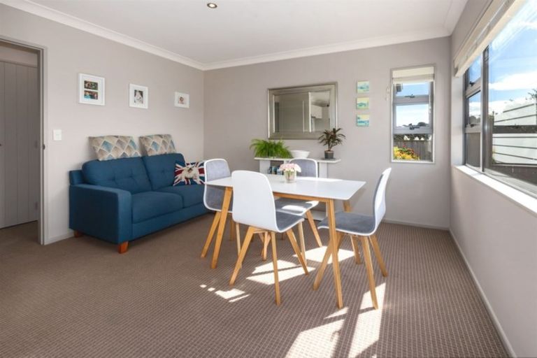 Photo of property in 2 Gennaker Lane, Whitby, Porirua, 5024