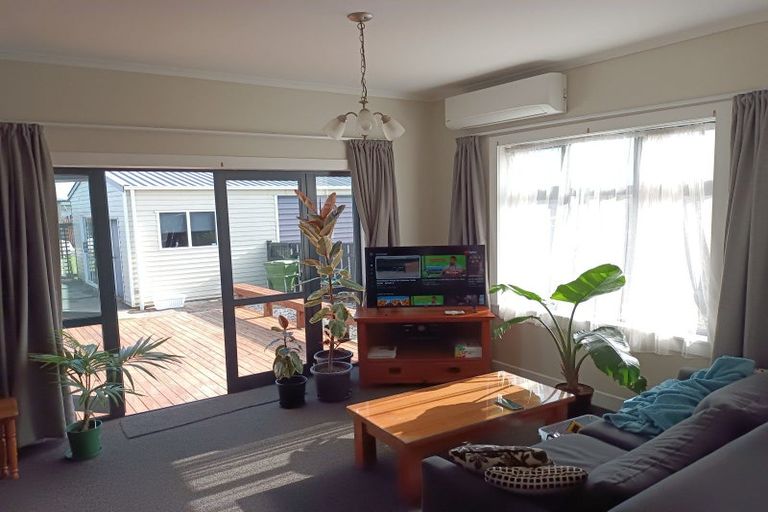 Photo of property in 102 Peel Street, Westport, 7825