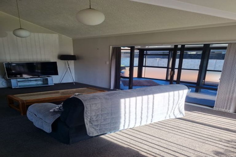 Photo of property in 11 Lowther Place, Taradale, Napier, 4112