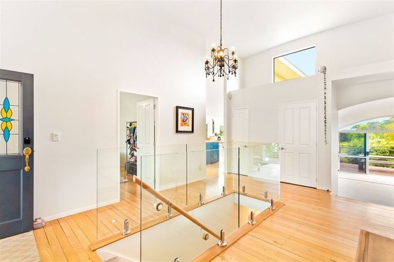 Photo of property in 48 Renata Crescent, Te Atatu Peninsula, Auckland, 0610