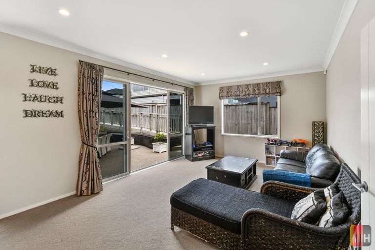 Photo of property in 242 Harbourside Drive, Karaka, Papakura, 2113