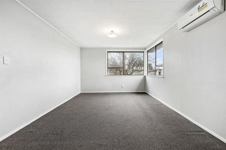 Photo of property in 132 Chichester Drive, Rosehill, Papakura, 2113