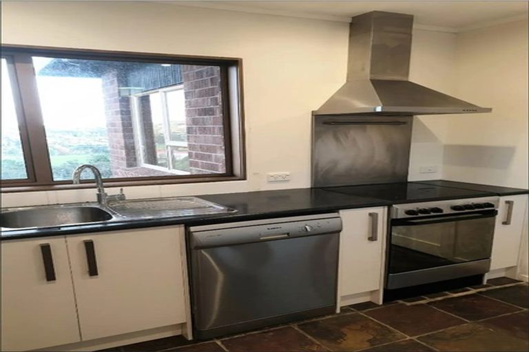Photo of property in 27 Noeleen Street, Glenfield, Auckland, 0629