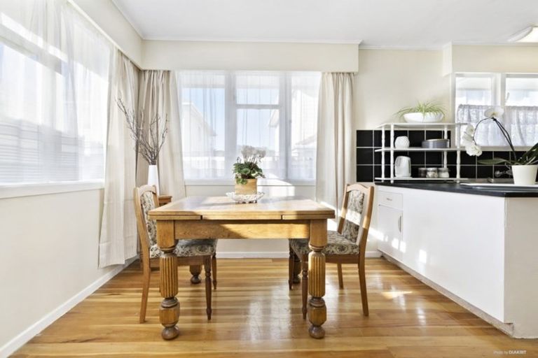 Photo of property in 131a Apu Crescent, Lyall Bay, Wellington, 6022