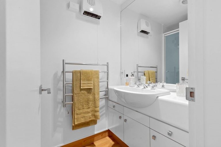 Photo of property in 82 Panorama Terrace, Queenstown, 9300