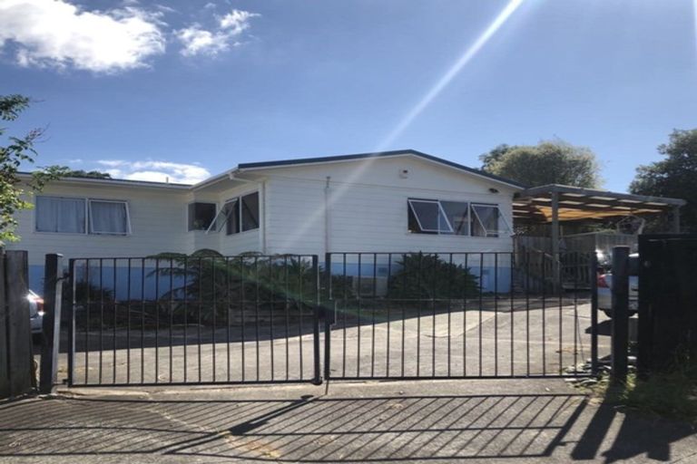 Photo of property in 1/26 Midgley Road, West Harbour, Auckland, 0618