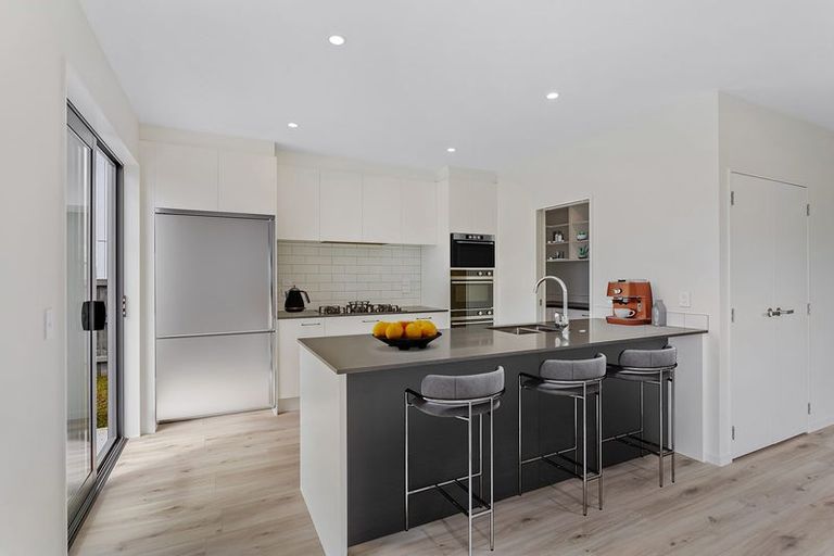 Photo of property in 24 Port Way, Rosehill, 2113
