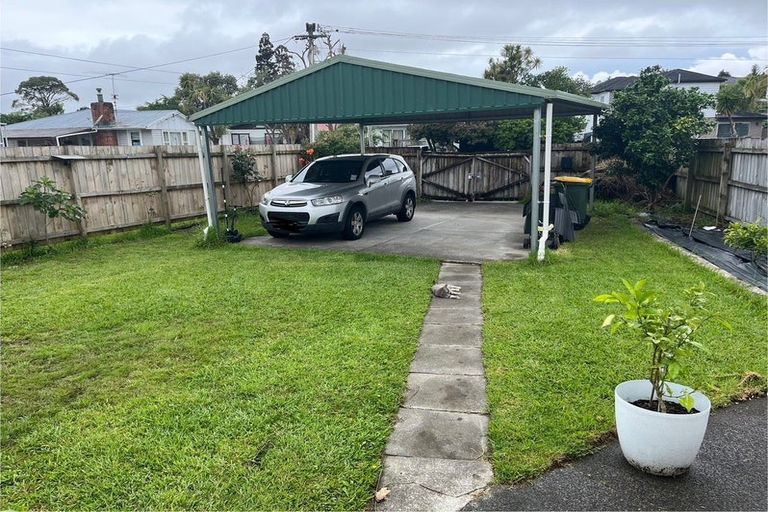 Photo of property in 8 Harry Ward Place, Henderson, Auckland, 0610
