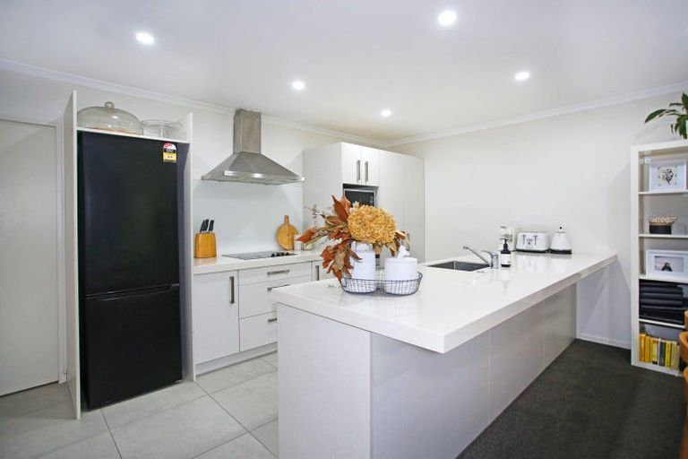 Photo of property in 51 Popokatea Drive, Takanini, 2112