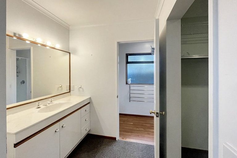 Photo of property in 86 Pahiatua Street, Hokowhitu, Palmerston North, 4410