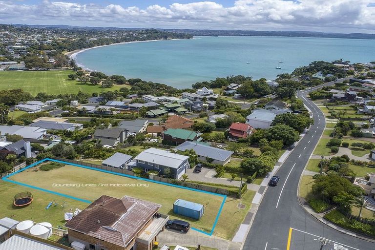 Photo of property in 20 Melandra Road, Stanmore Bay, Whangaparaoa, 0932
