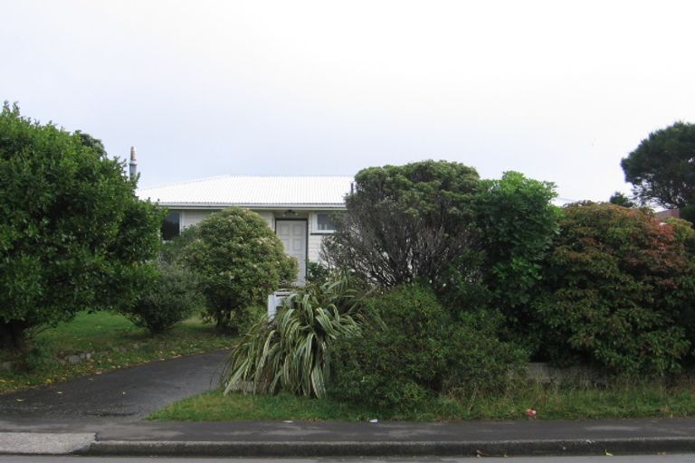 Photo of property in 30 Quigley Street, Newlands, Wellington, 6037