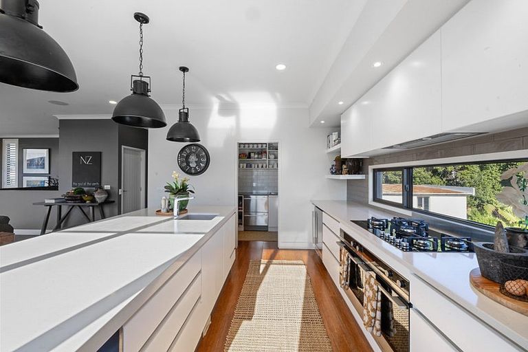 Photo of property in 12 Autere Street, Strandon, New Plymouth, 4312