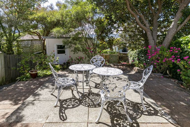 Photo of property in 159 Sutherland Road, Lyall Bay, Wellington, 6022