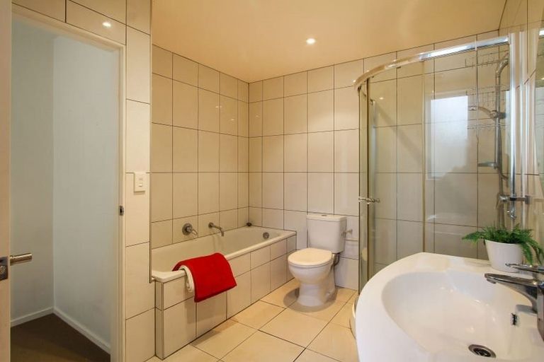Photo of property in 69a/3 Chivalry Road, Glenfield, Auckland, 0629