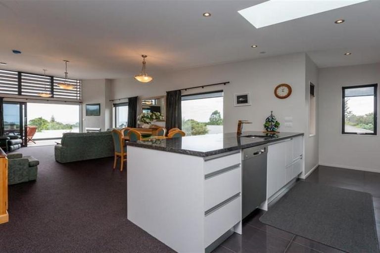 Photo of property in 1152b South Road, Oakura, 4314