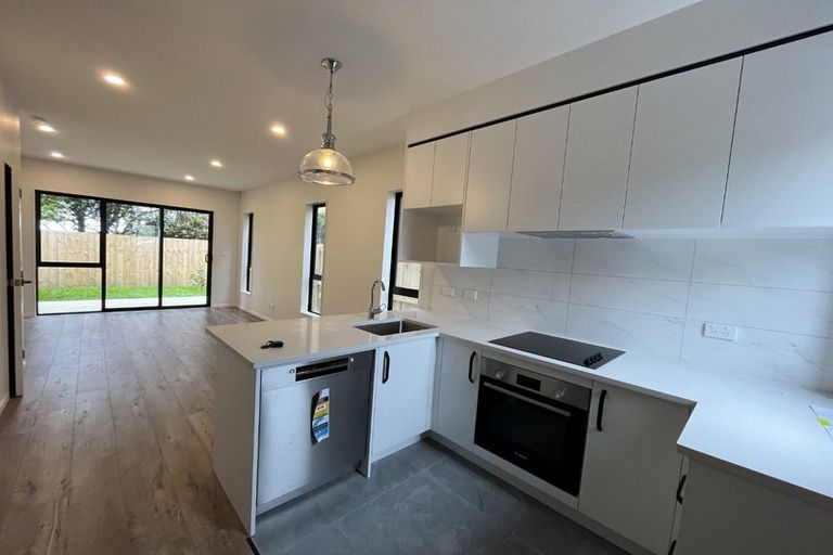 Photo of property in 10/241 Don Buck Road, Massey, Auckland, 0614