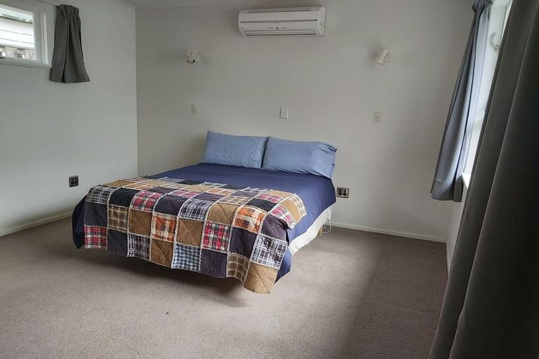 Photo of property in 92 Beazley Avenue, Paparangi, Wellington, 6037