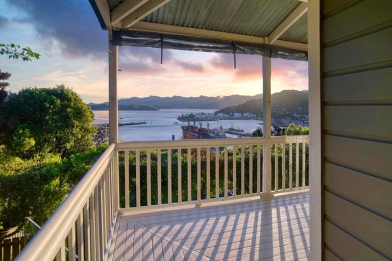 Photo of property in 35 Reserve Terrace, Lyttelton, 8082