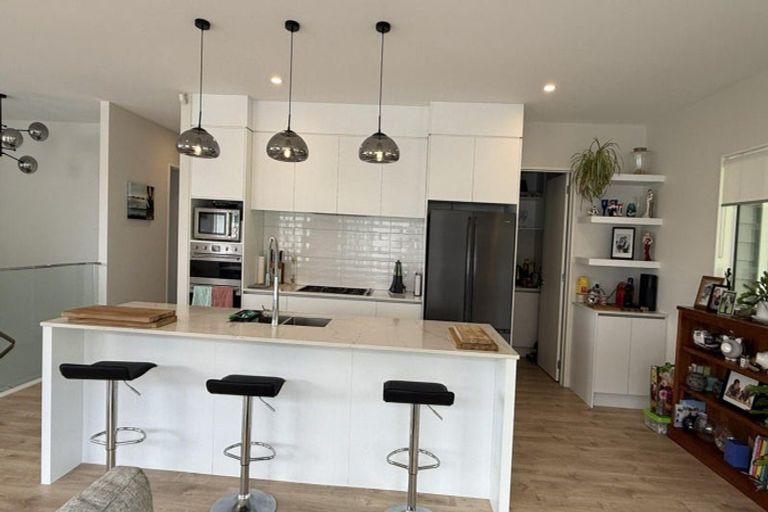 Photo of property in 144 Arran Point Parade, Orewa, 0931